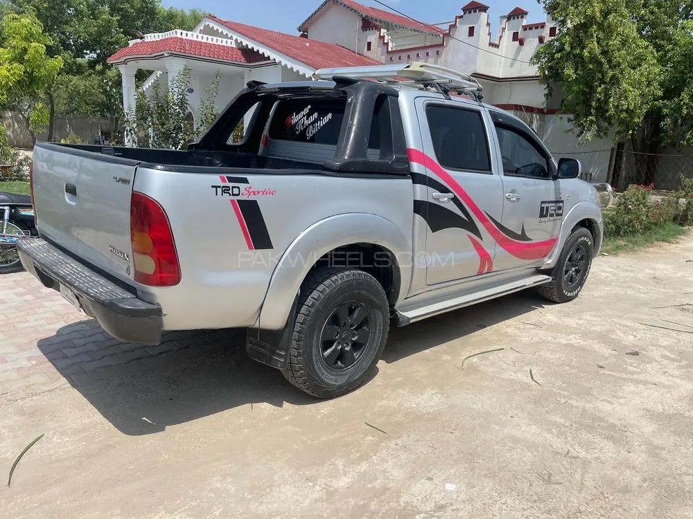 Toyota Hilux 2011 for Sale in Mian Wali Image-1