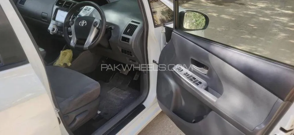 Toyota Prius Alpha 2018 for Sale in Faisalabad Image-1