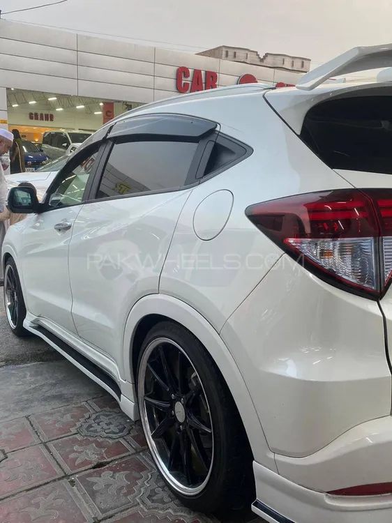 Honda Vezel 2016 for Sale in Peshawar Image-1