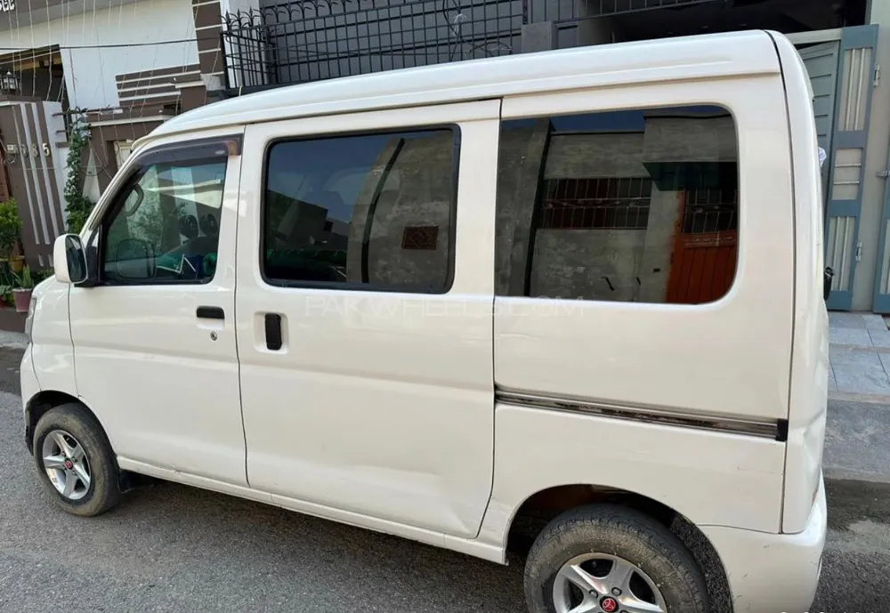 Toyota Pixis Epoch 2012 for Sale in Attock Image-1