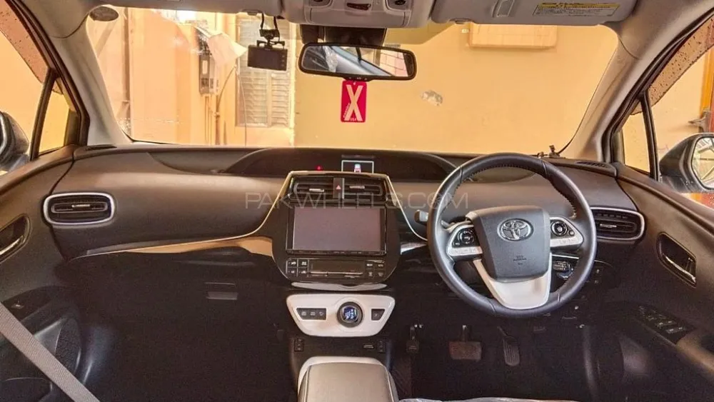 Toyota Prius 2016 for Sale in Lahore Image-1