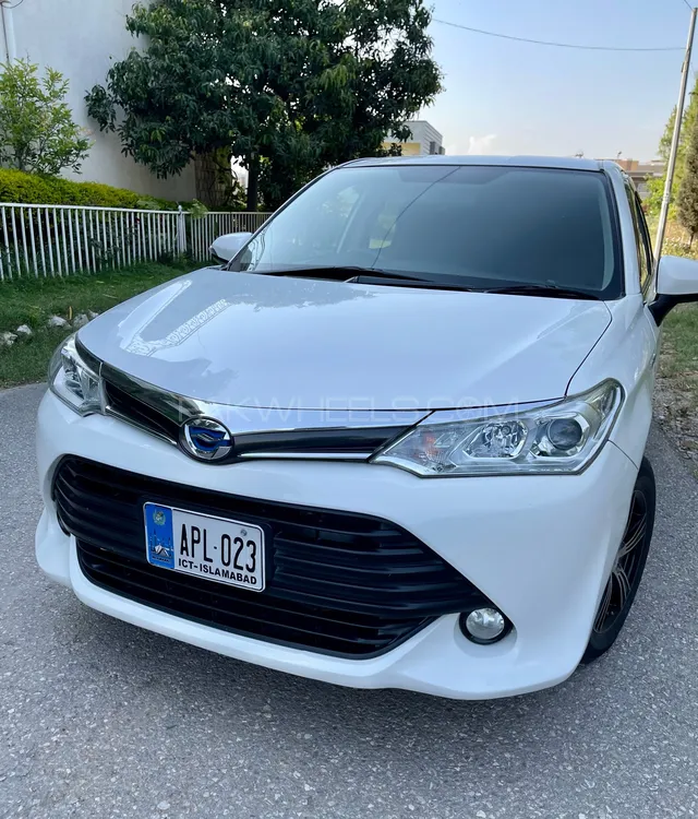 Toyota Corolla Axio 2015 for Sale in Peshawar Image-1