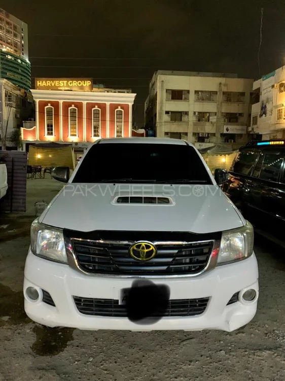 Toyota Hilux 2010 for Sale in Karachi Image-1