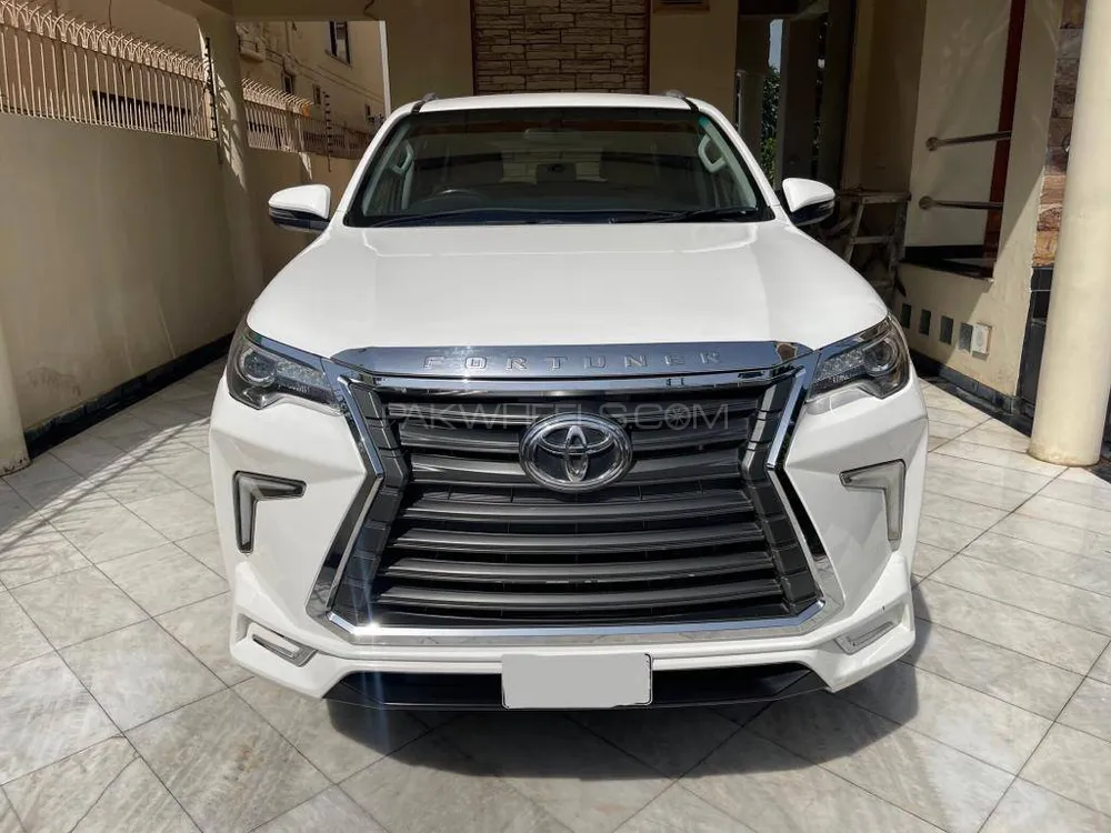 Toyota Fortuner 2019 for Sale in Lahore Image-1