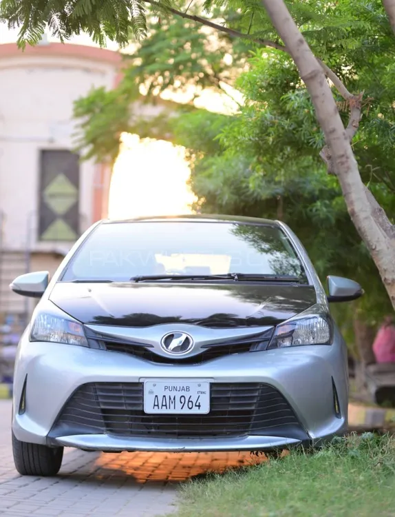 Toyota Vitz 2015 for Sale in Sialkot Image-1