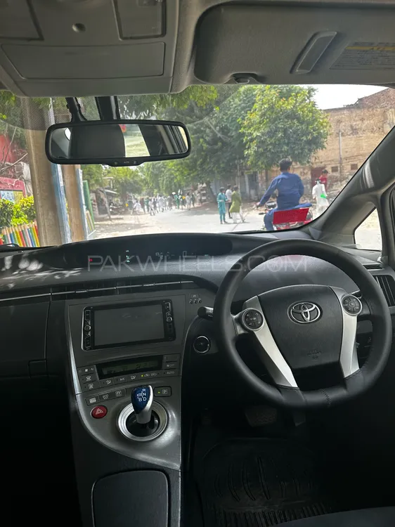 Toyota Prius 2017 for Sale in Lahore Image-1
