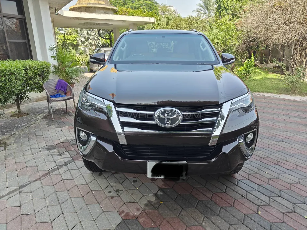 Toyota Fortuner 2017 for Sale in Lahore Image-1