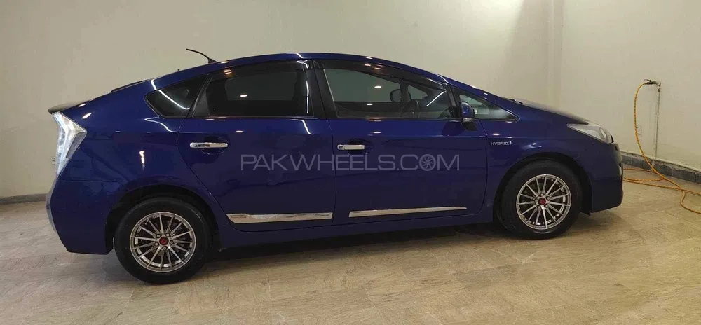Toyota Prius 2010 for Sale in Lahore Image-1