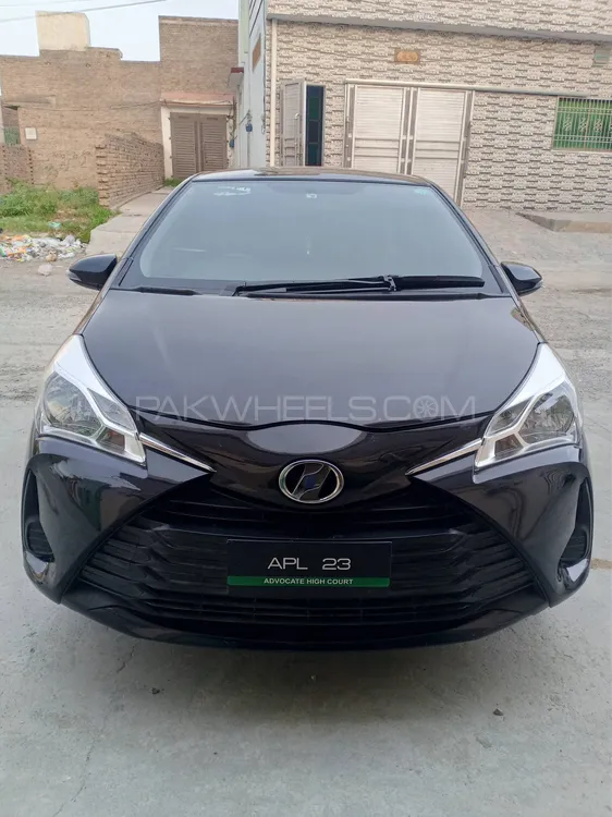 Toyota Vitz 2018 for Sale in Peshawar Image-1