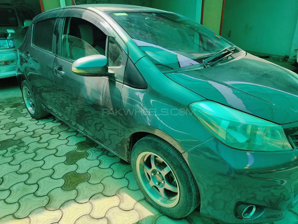 Toyota Vitz 2011 for Sale in Peshawar Image-1