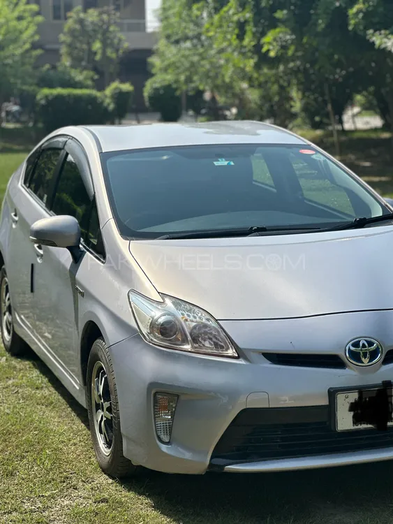 Toyota Prius 2014 for sale in Lahore | PakWheels