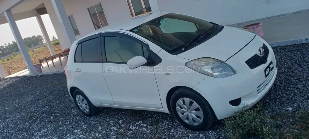 Toyota Vitz 2007 for Sale in Risalpur Image-1