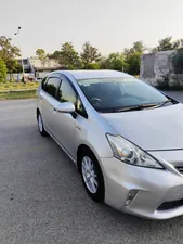 Toyota Prius Alpha G Touring 2012 for Sale
