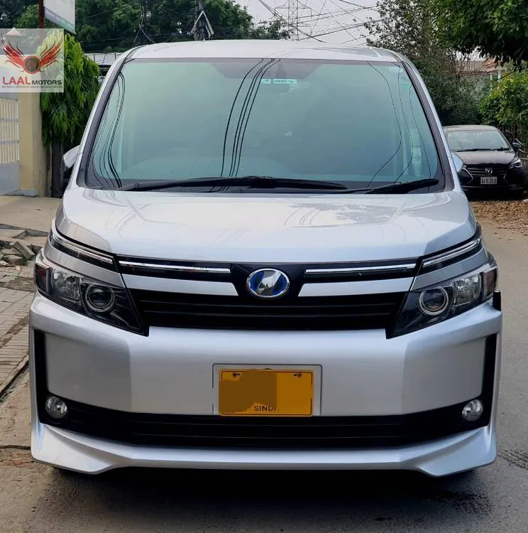 Toyota Voxy 2017 for Sale in Lahore Image-1