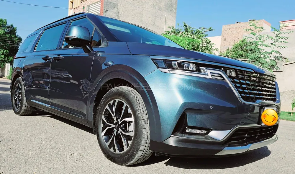 KIA Carnival 2023 for Sale in Lahore Image-1