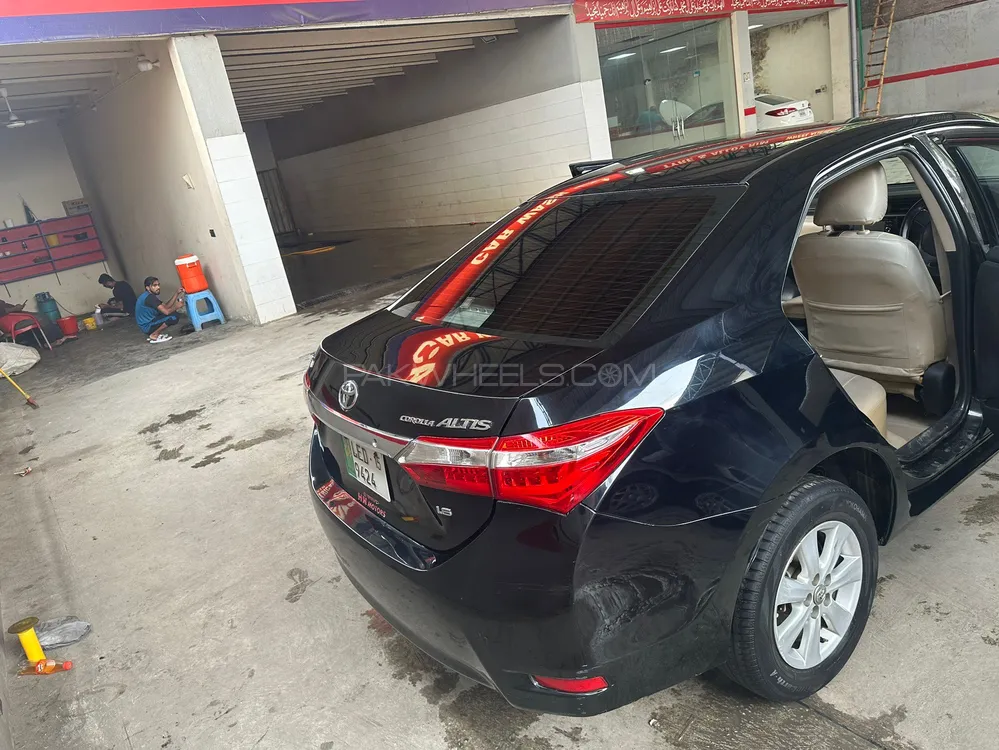 Toyota Corolla 2015 for Sale in Lahore Image-1