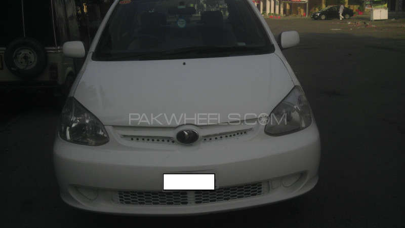Toyota Platz 2004 for Sale in Lahore Image-1