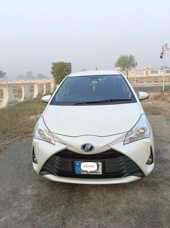 Toyota Vitz 2017 for Sale in Dunia Pur Image-1