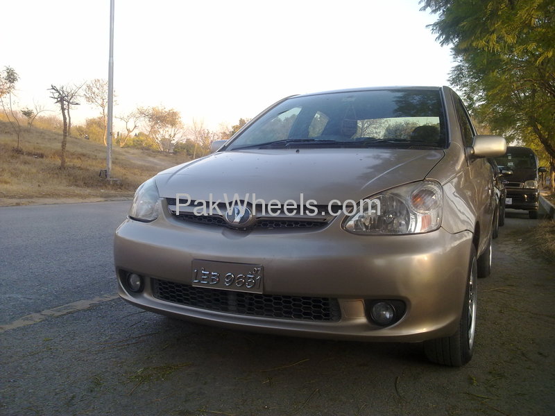 Toyota Platz 2002 for Sale in Islamabad Image-1