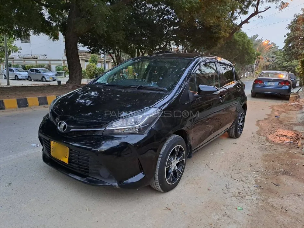Toyota Vitz 2014 for Sale in Karachi Image-1