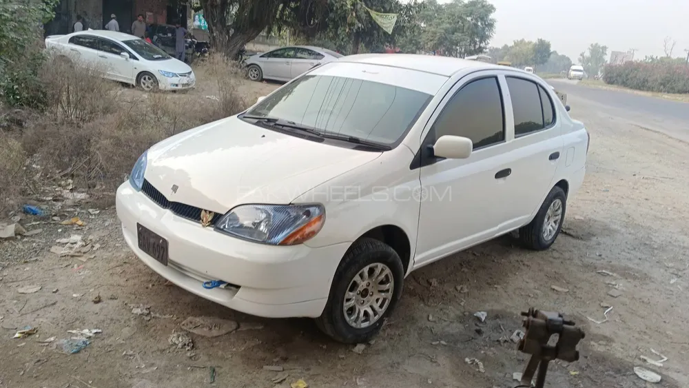 Toyota Platz 2002 for Sale in Gujranwala Image-1