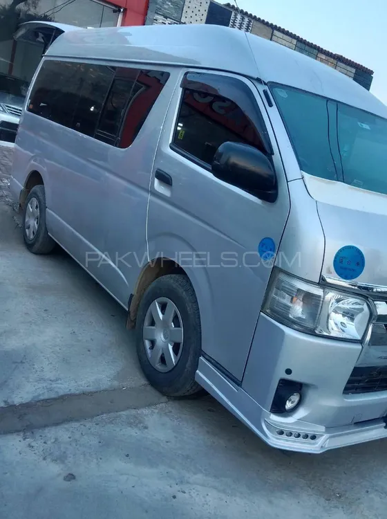 Toyota Hiace 2010 for Sale in Sarai alamgir Image-1