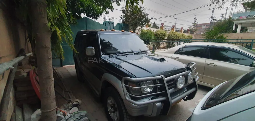 Mitsubishi Pajero 1993 for Sale in Peshawar Image-1