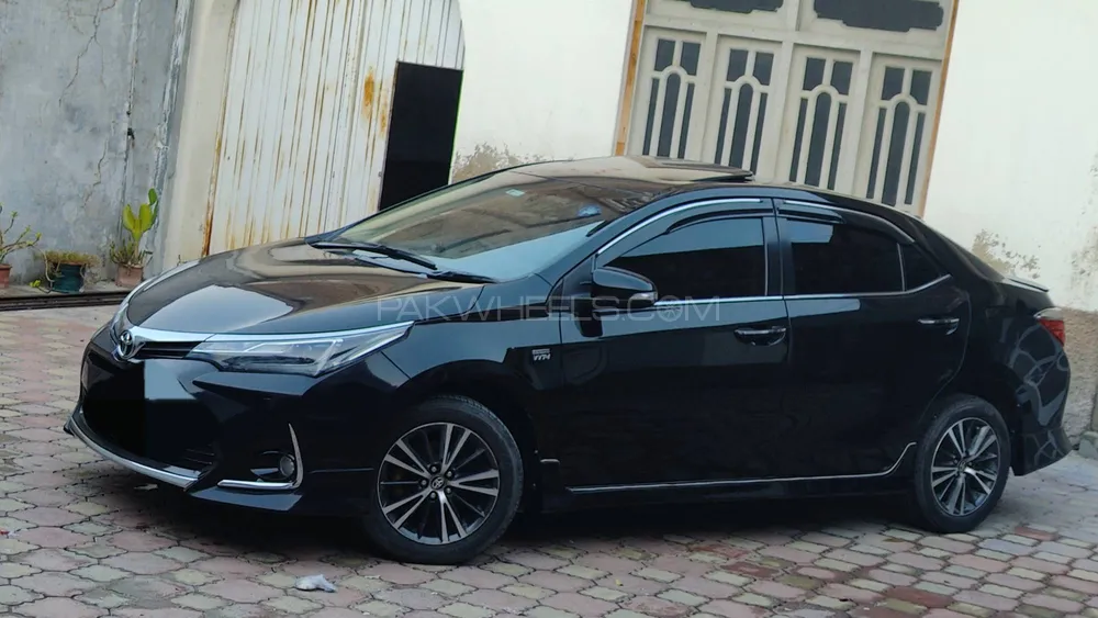 Toyota Corolla 2018 for Sale in Mardan Image-1
