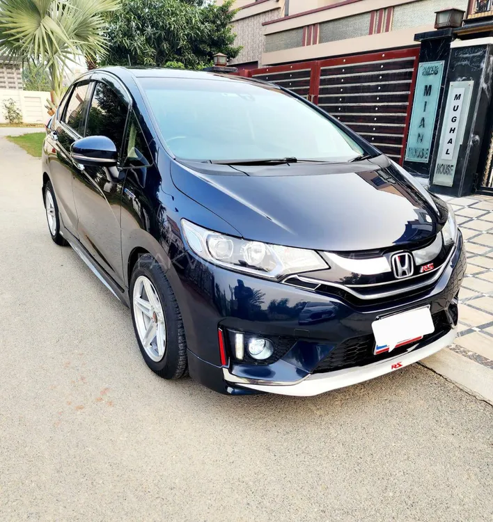 Honda Fit 2016 for Sale in Lahore Image-1