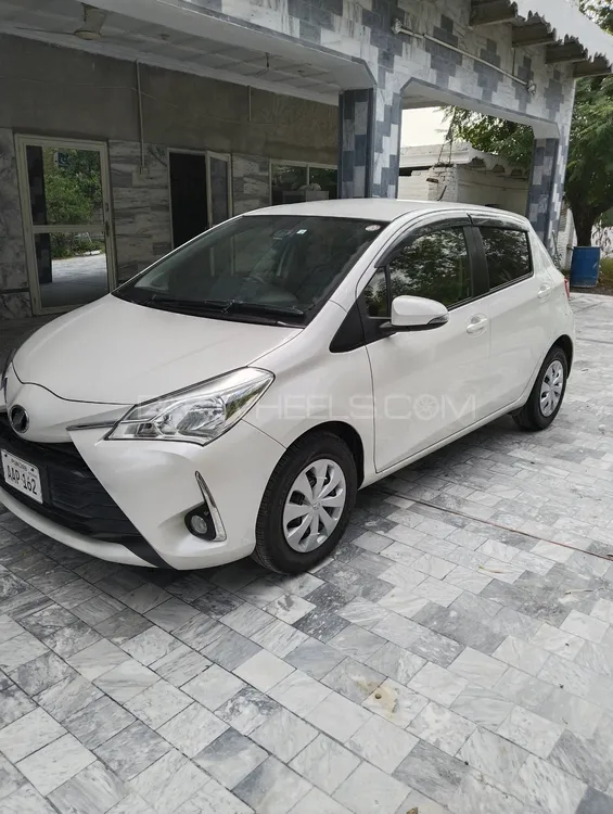 Toyota Vitz 2018 for Sale in Nowshera Image-1
