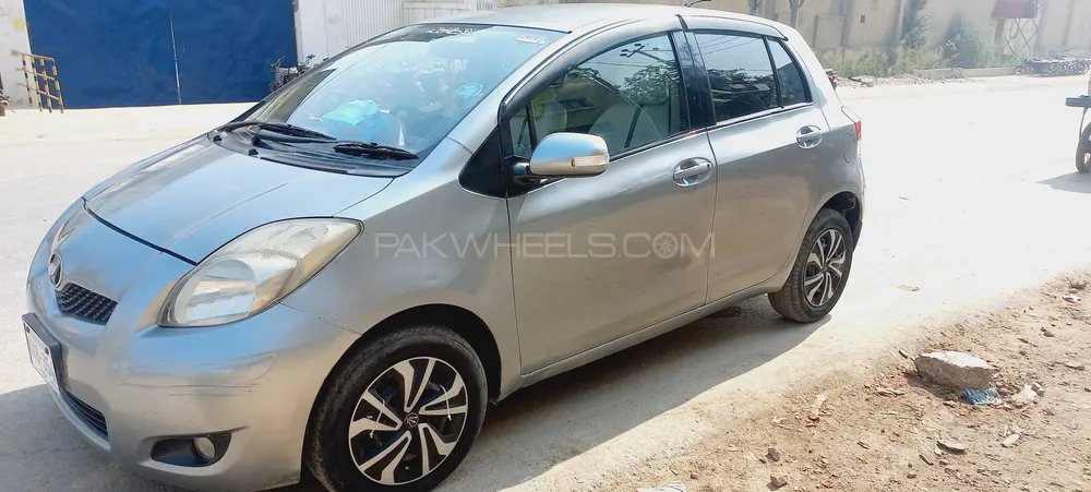 Toyota Vitz 2009 for Sale in Karachi Image-1