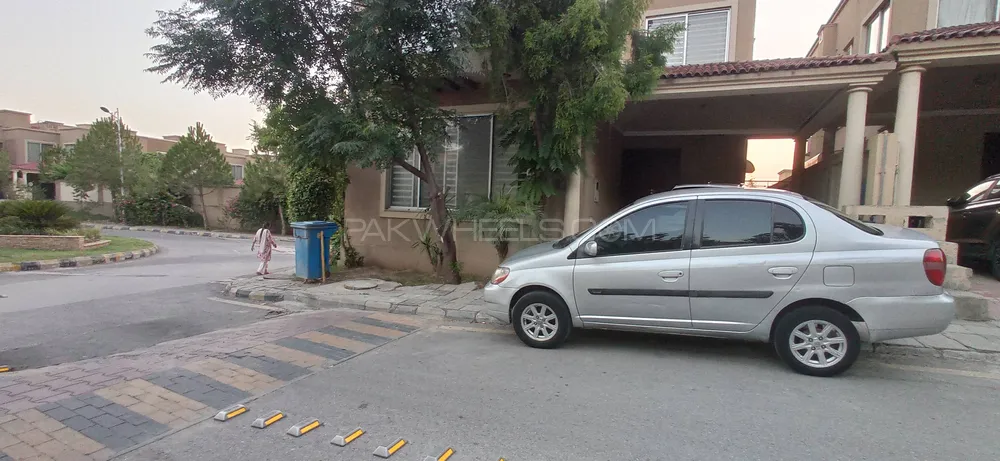 Toyota Platz 2001 for Sale in Peshawar Image-1
