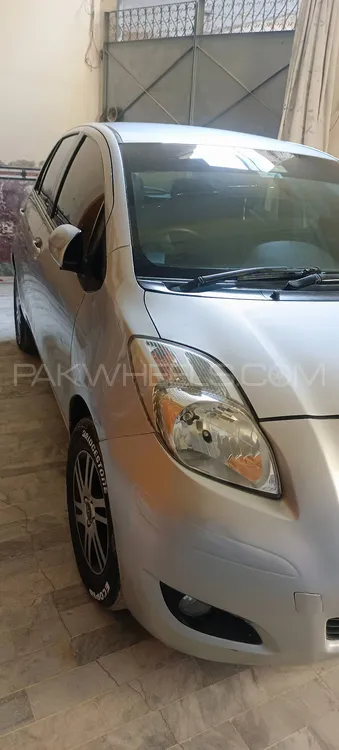Toyota Vitz 2010 for Sale in Peshawar Image-1