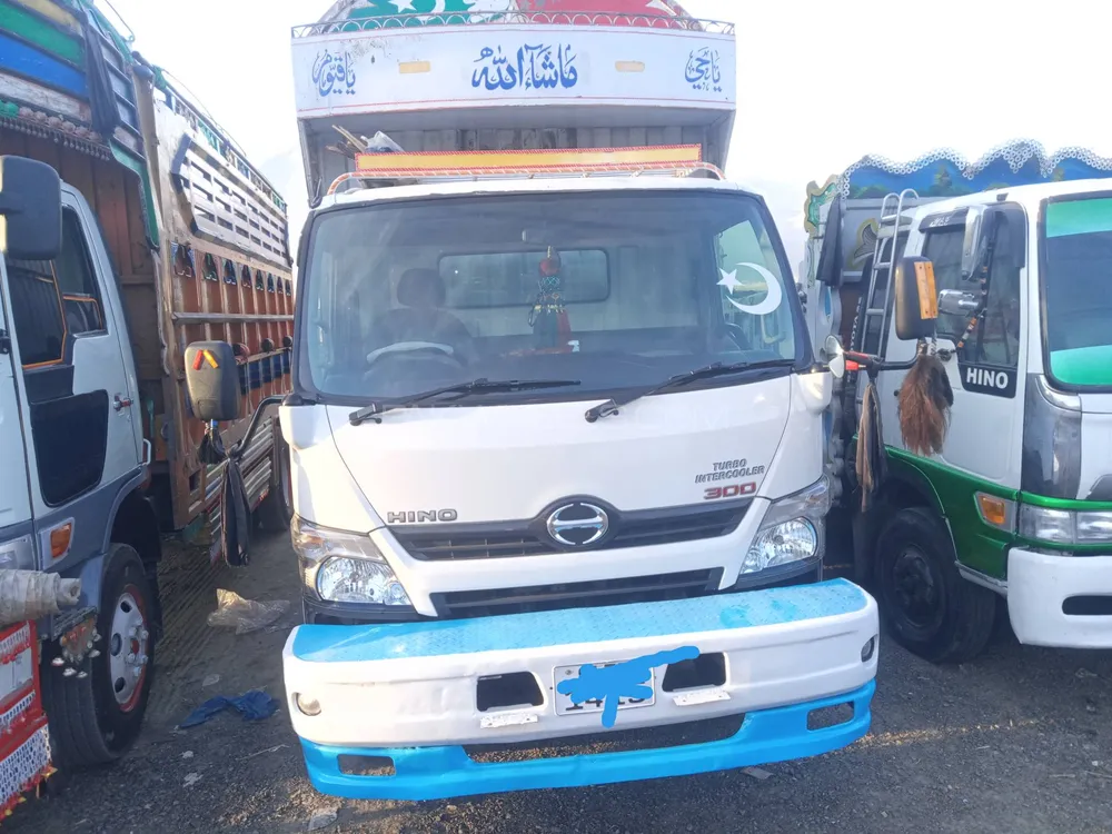 Hino 500 Series 1998 for Sale in Swat Image-1