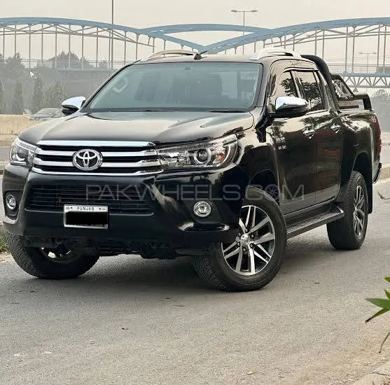Toyota Hilux 2021 for Sale in Karachi Image-1