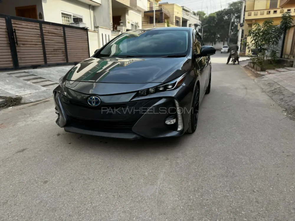 Toyota Prius 2017 for sale in Islamabad