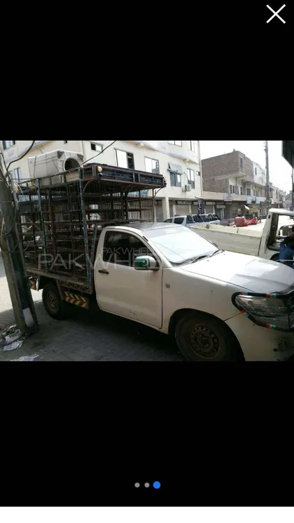 Toyota Hilux 2014 for Sale in Jalalpur Pirwala Image-1