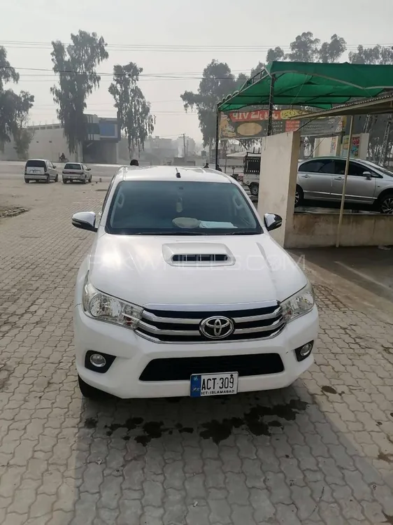 Toyota Hilux 2016 for sale in Islamabad