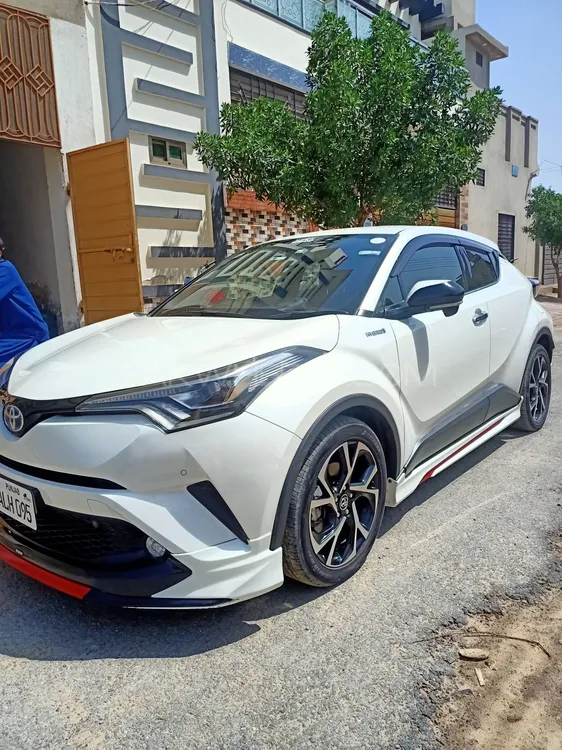 Toyota C-HR 2017 for sale in Fort Abbass