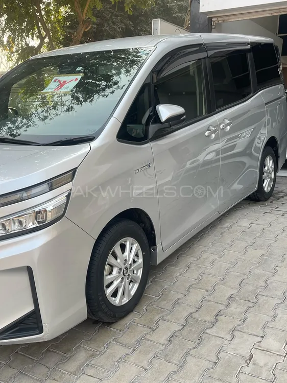 Toyota Voxy 2018 for Sale in Peshawar Image-1