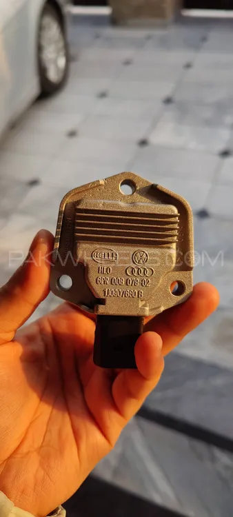Audi A2 A3 A4 A5 engine oil level sensor. Image-1
