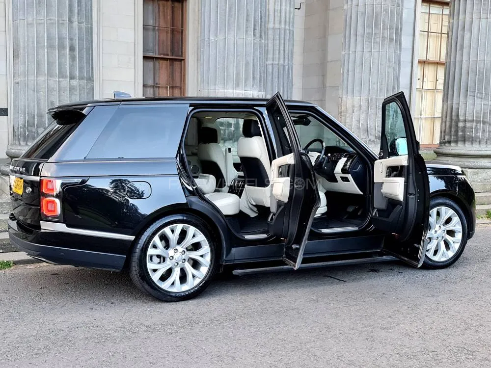 Range Rover Vogue 2018 for Sale in Lahore Image-1