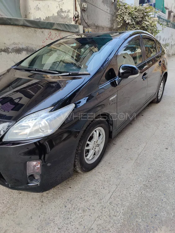 Toyota Prius 2015 for sale in Lahore
