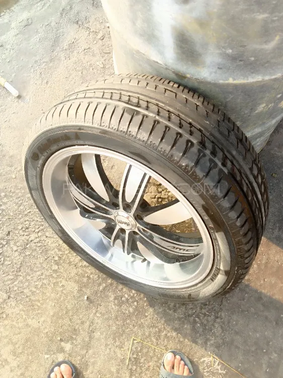 Advanti 17 inch Light Weight Alloys with Yokohama blue earth low profile tyres. Image-1