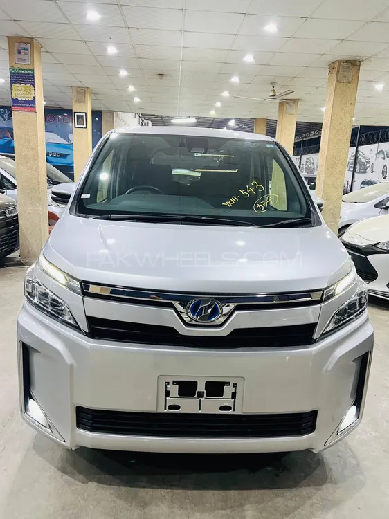 Toyota Voxy 2018 for Sale in Gujranwala Image-1