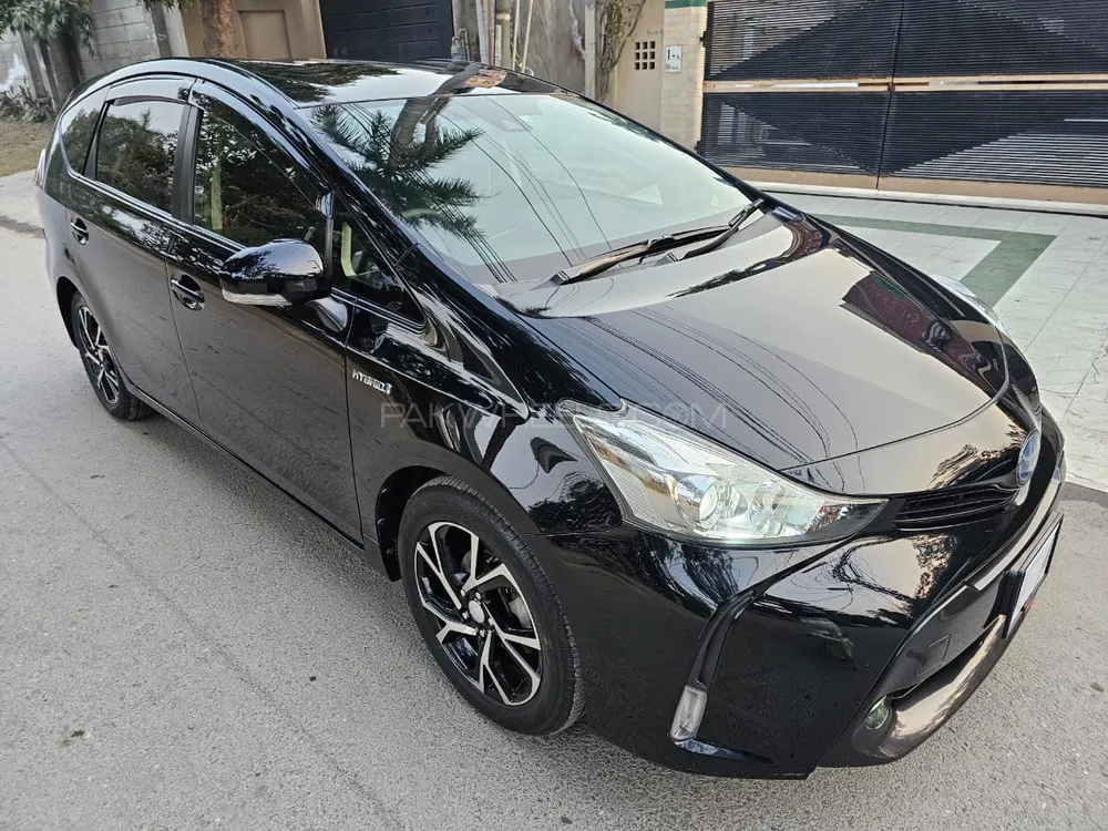 Toyota Prius Alpha 2018 for sale in Lahore