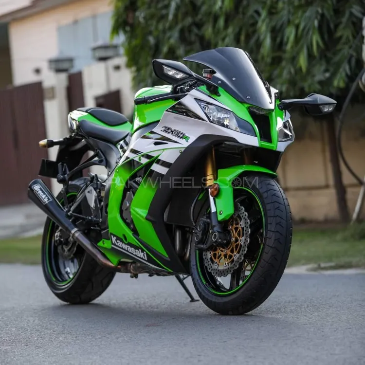 ^_^ 2024 Kawasaki Ninja® ZX™-6R ABS Pearl Robotic White/Metallic