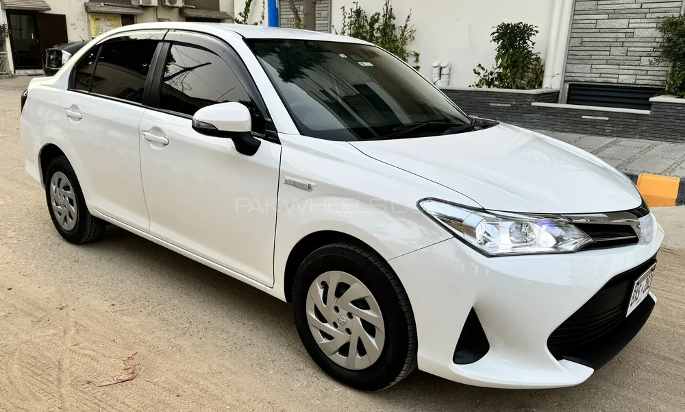 Toyota Corolla Axio 2018 for sale in Karachi