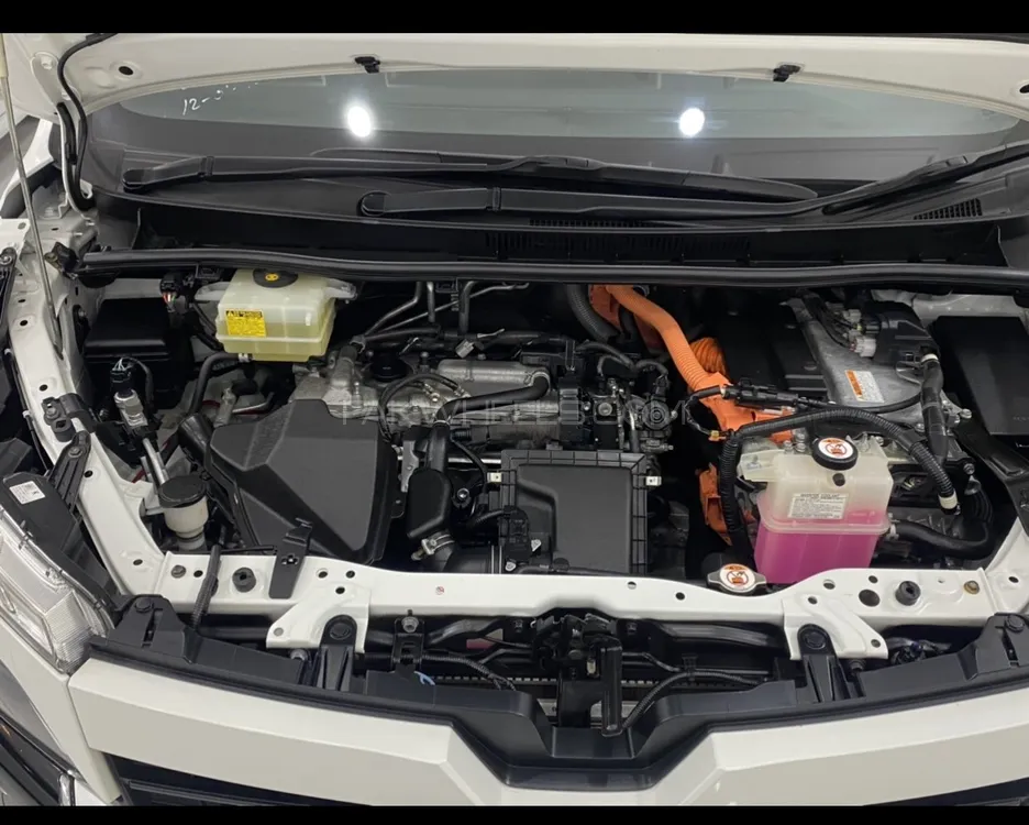 Toyota Voxy 2018 for Sale in Peshawar Toyota Voxy 2018 for Sale in Peshawar Image-14