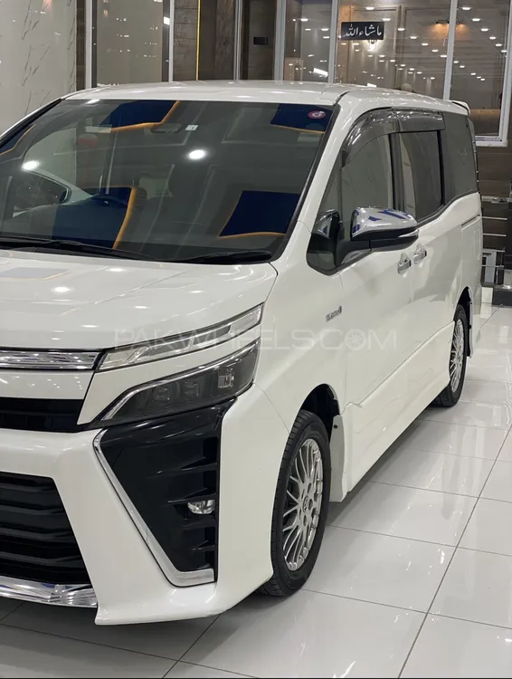 Toyota Voxy 2018 for Sale in Peshawar Toyota Voxy 2018 for Sale in Peshawar Image-2